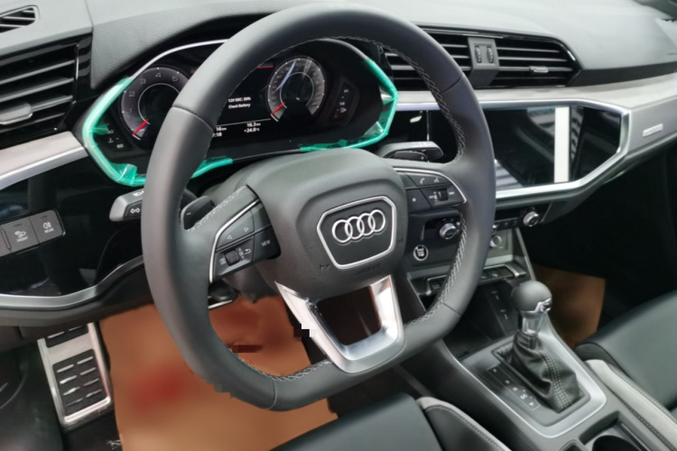 Audi Q3 2025 #9 Audi Q3 2025 car image #9