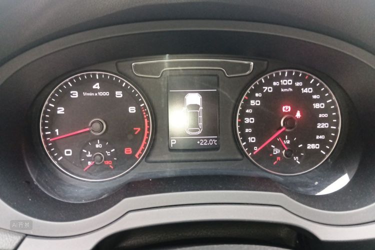 Audi Q3 2018 immagine di auto #13