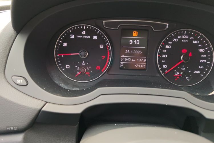 Audi Q3 2018 car image #14