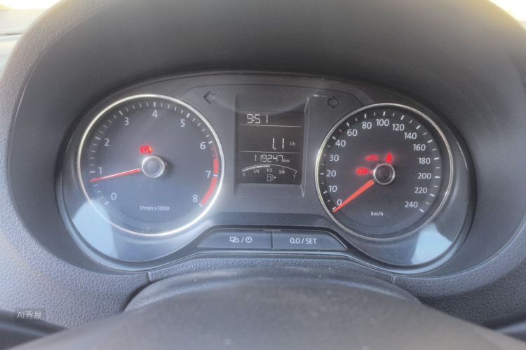 Volkswagen Polo 2015 car image #13