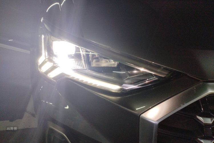 Audi Q3 2021 car image #8