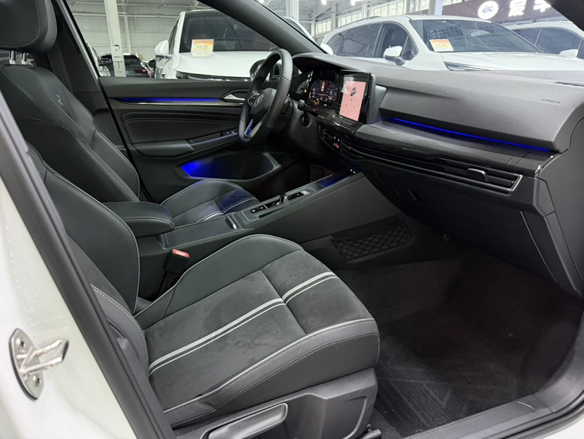 Volkswagen Golf 2023 car image #11