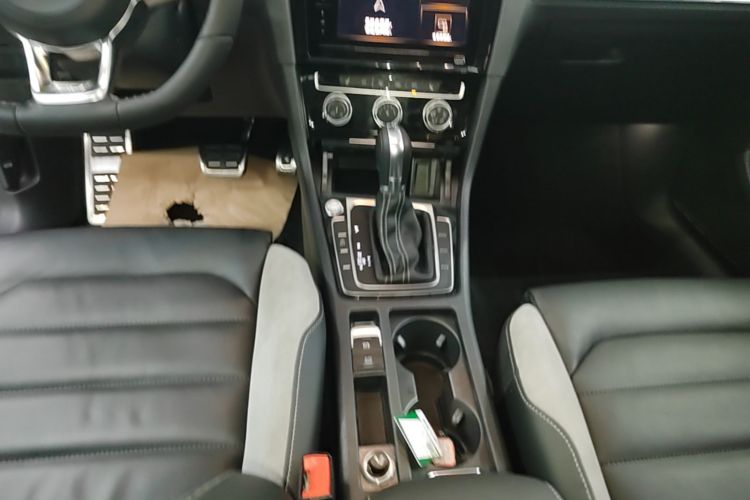 Volkswagen Golf 2020 car image #14