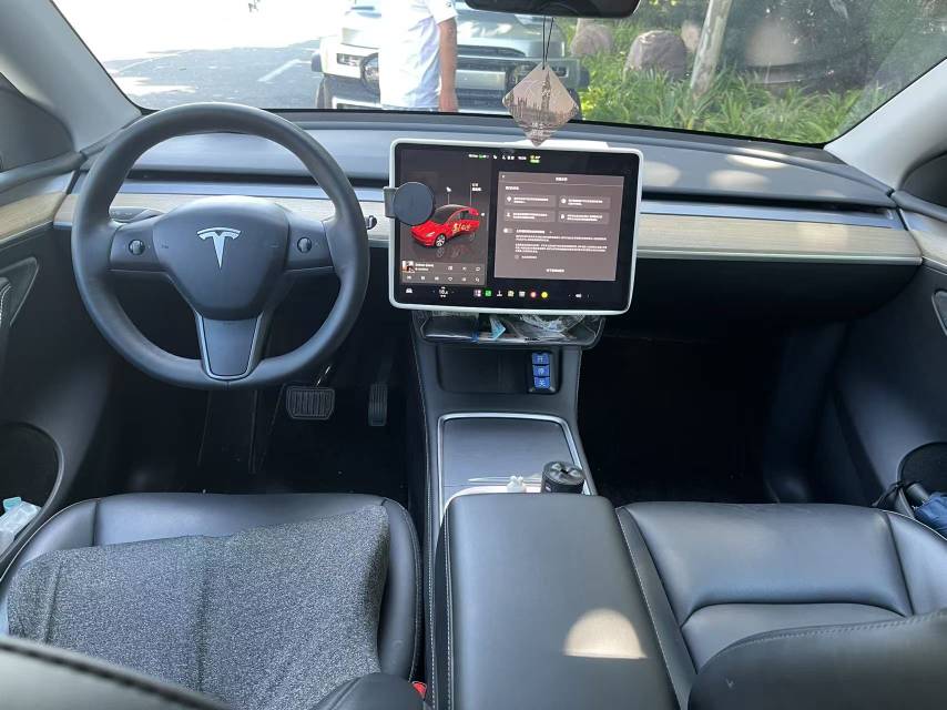 Tesla Model Y 2023 #3 Tesla Model Y 2023 car image #3