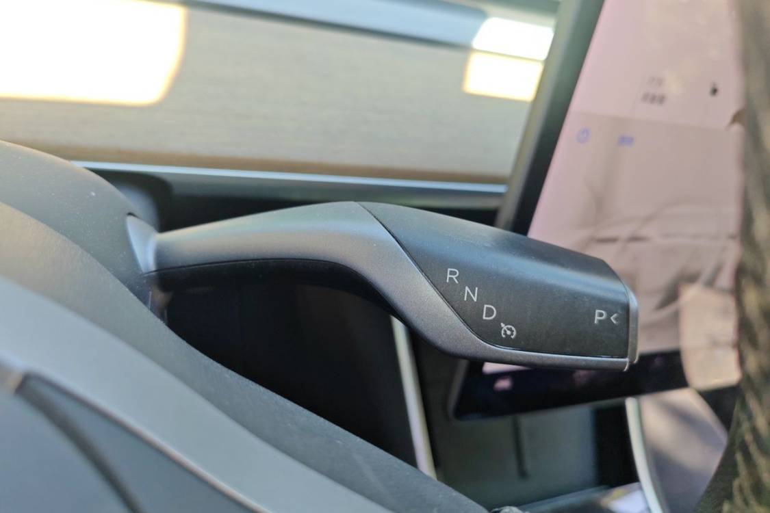 Tesla Model 3 2020 car image #29