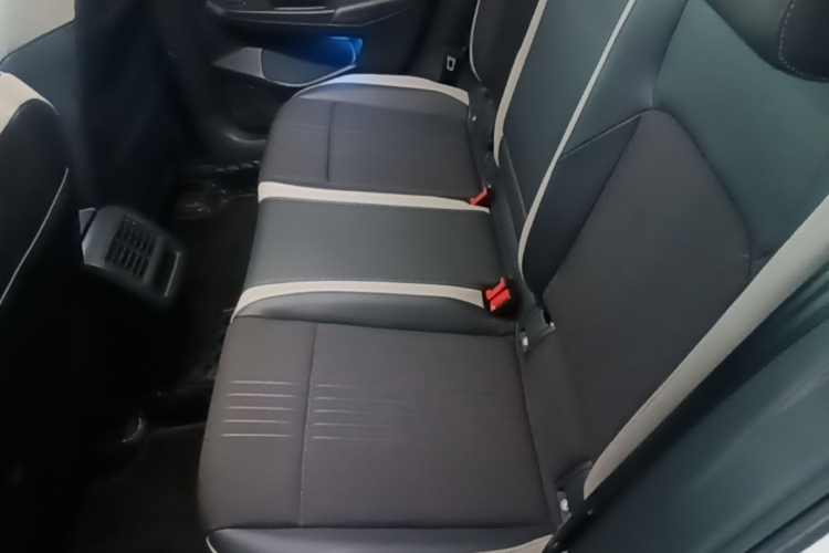 Volkswagen Golf 2021 car image #17