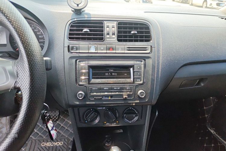 Volkswagen Polo 2019 car image #15