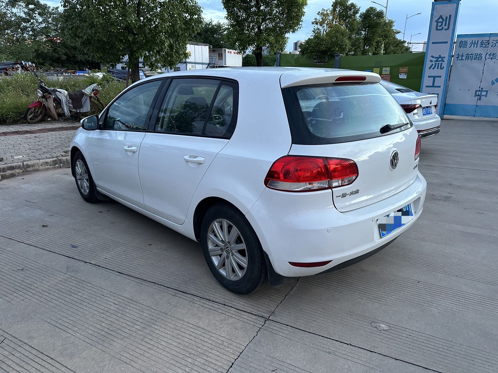 Volkswagen Golf 2013 car image #6