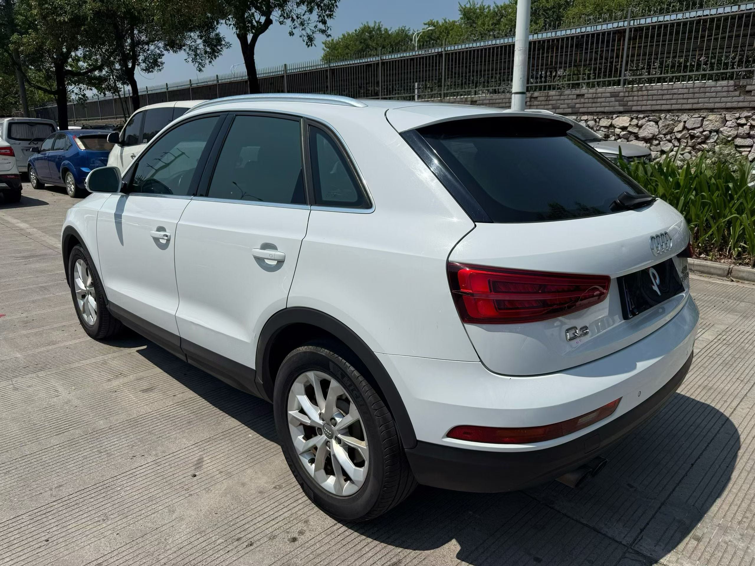 Audi Q3 2016 car image #5