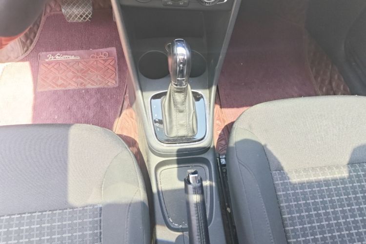 Volkswagen Polo 2016 car image #14