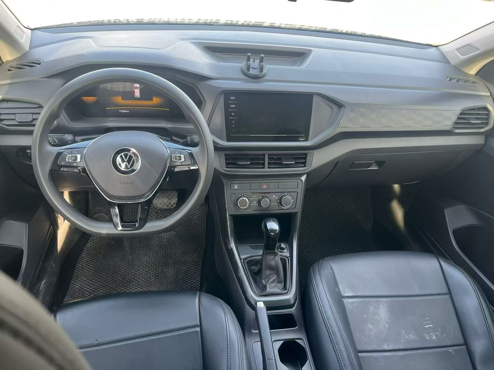 Volkswagen T-Cross 2023 صورة سيارة #4