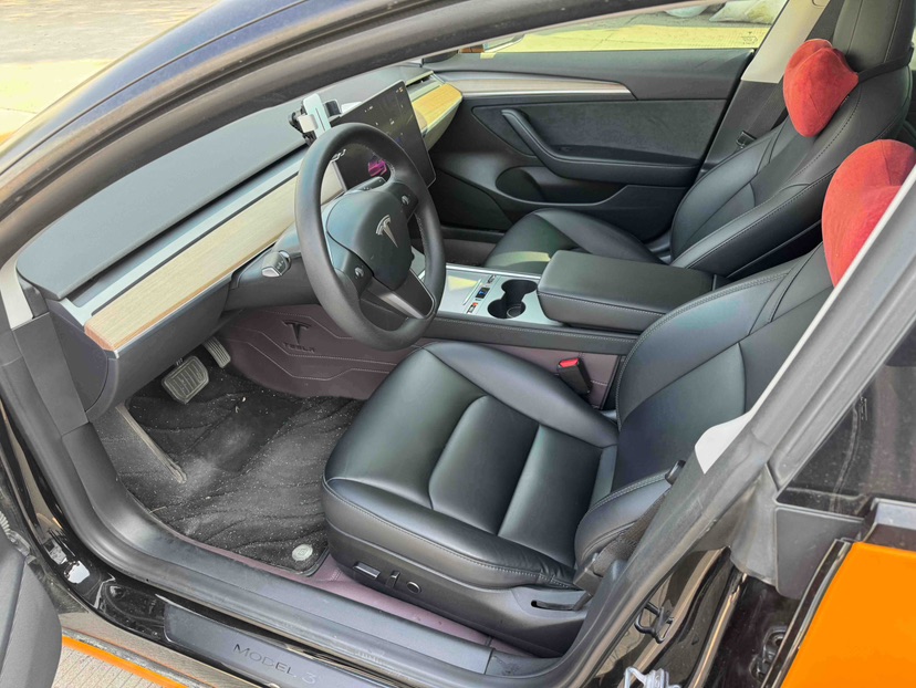 Tesla Model 3 2023 car image #2