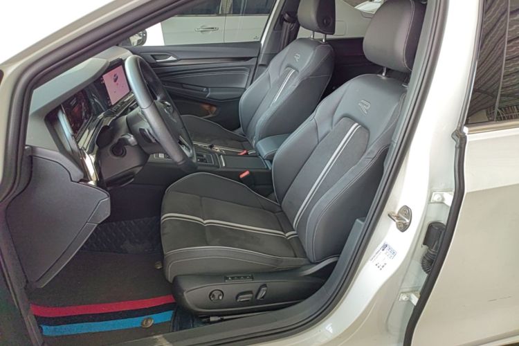 Volkswagen Golf 2022 car image #18