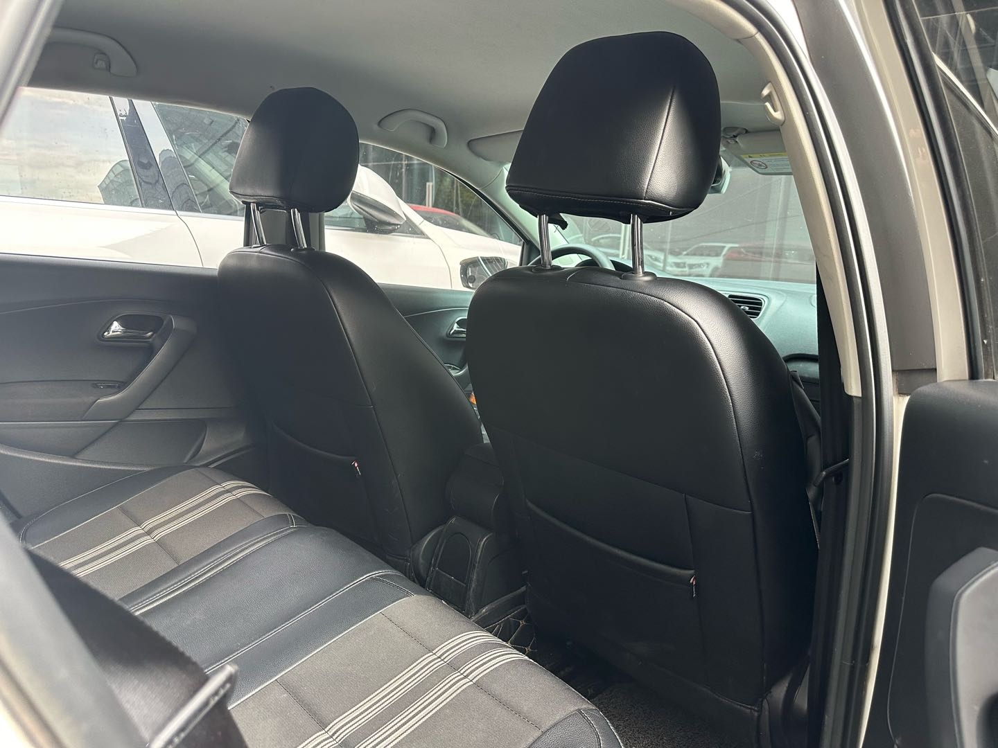 Volkswagen Polo 2015 car image #15