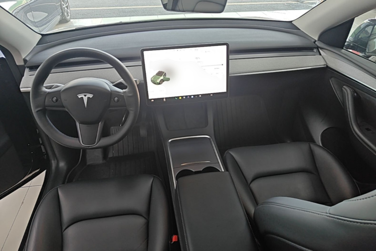 Tesla Model Y 2024 #10 Tesla Model Y 2024 immagine di auto #10