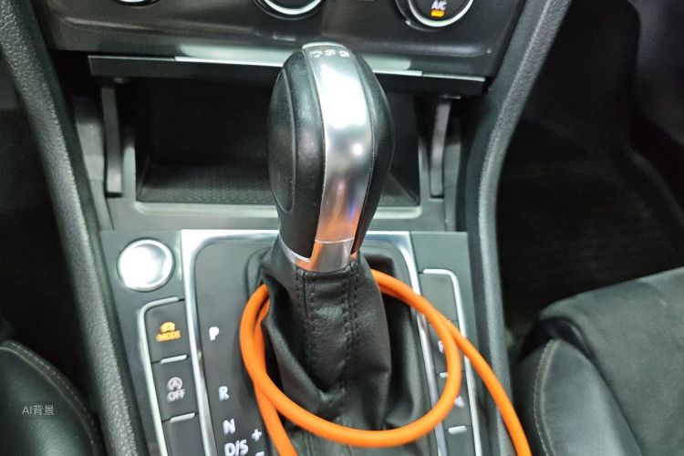 Volkswagen Golf 2018 car image #16