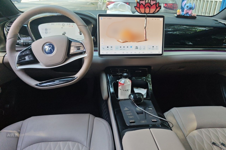 BYD Han 2025 car image #11