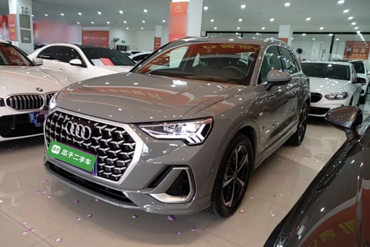 Audi Q3 2026 car image #2