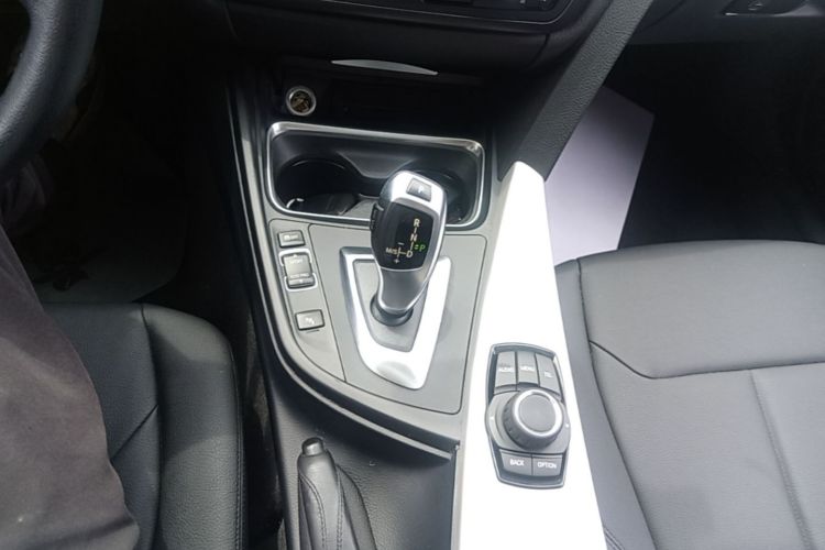 BMW 3 Series 2014 car image #14