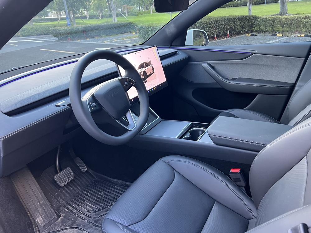 Tesla Model Y 2026 car image #10