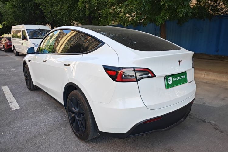 Tesla Model Y 2022 #5 Tesla Model Y 2022 car image #5