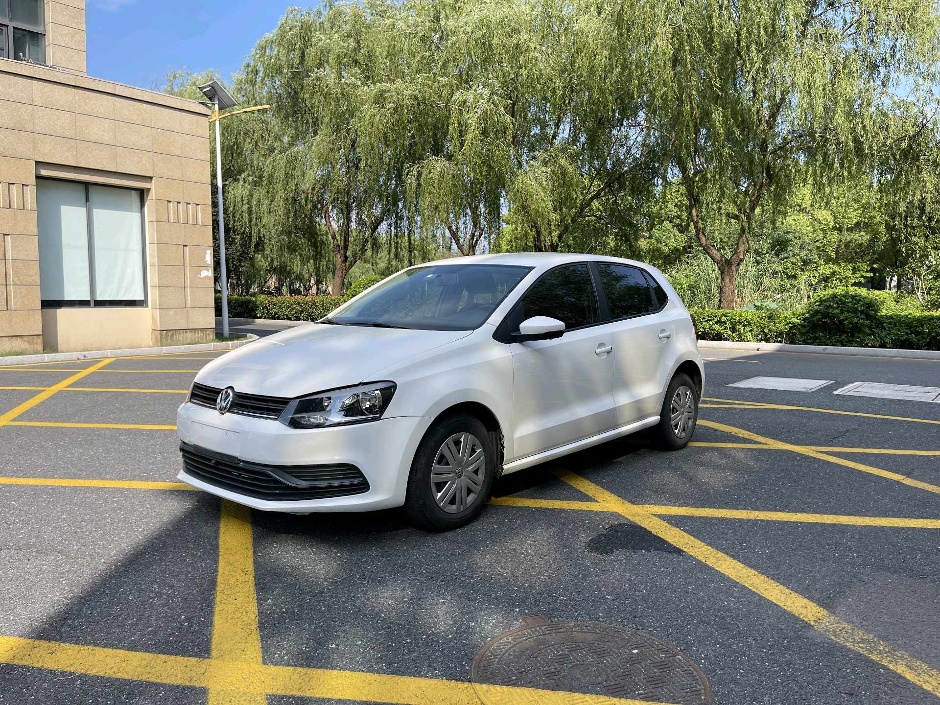 Volkswagen Polo 2016 Volkswagen Polo 2016 car image