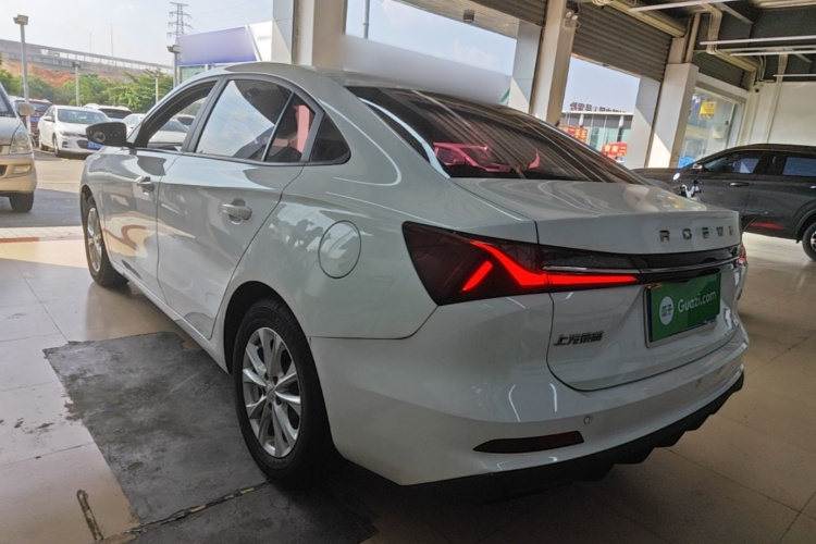 Roewe i5 2023 #5 Roewe i5 2023 car image #5