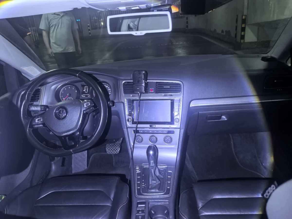 Volkswagen Golf 2015 car image #6