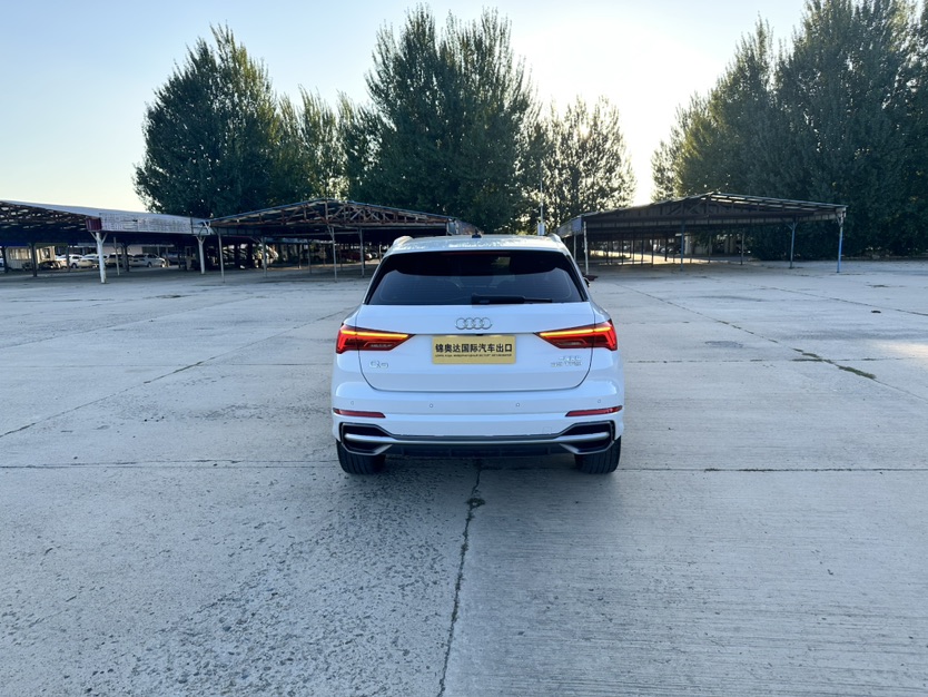 Audi Q3 2023 car image #6