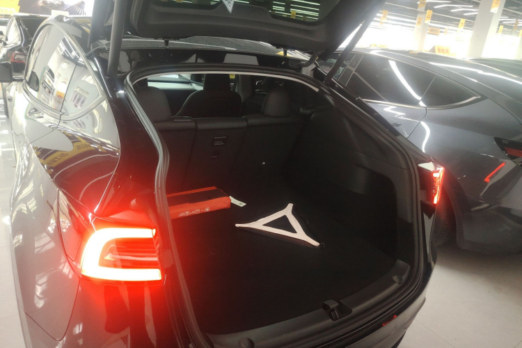 Tesla Model Y 2023 #21 Tesla Model Y 2023 car image #21