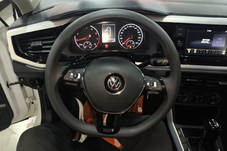 Volkswagen Polo 2019 car image #11