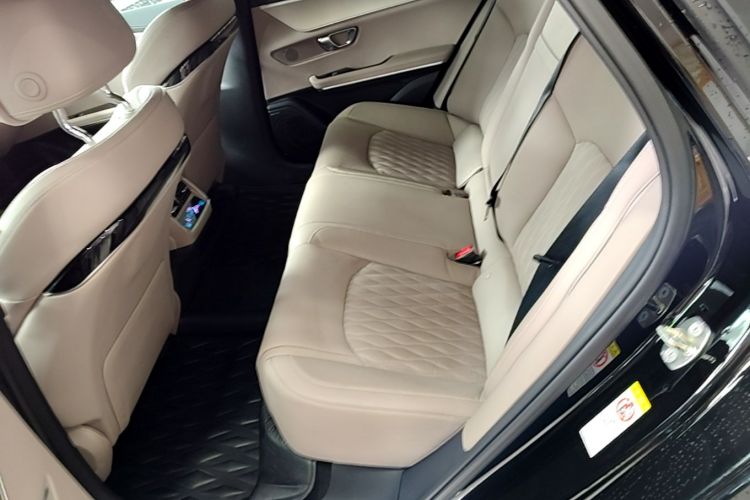 BYD Han 2024 car image #17