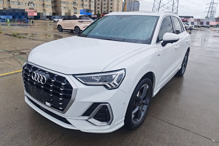 Audi Q3 2021 car image #2