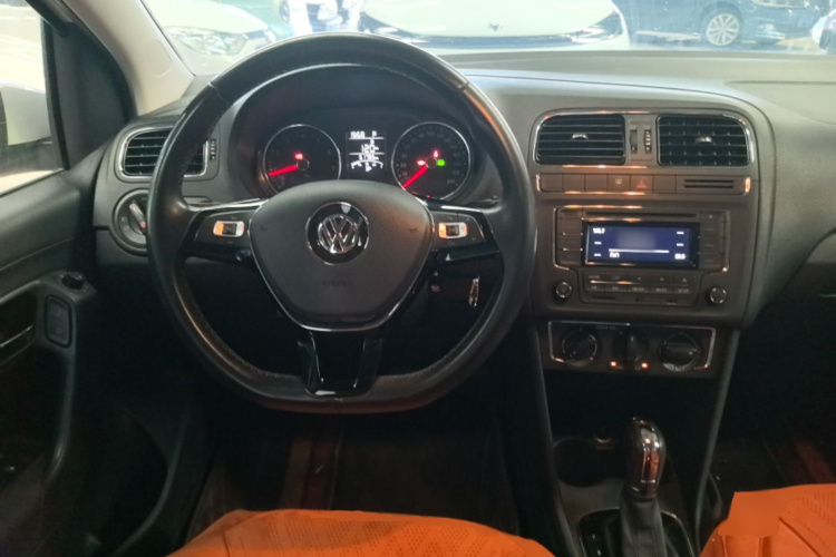 Volkswagen Polo 2017 car image #11