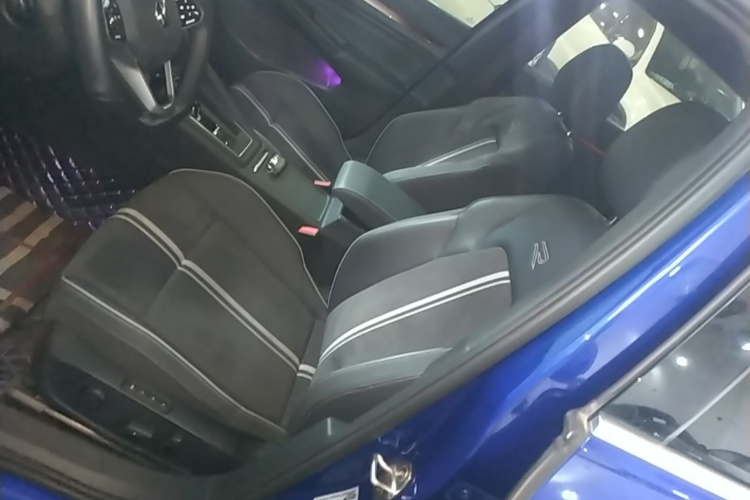 Volkswagen Golf 2020 car image #15