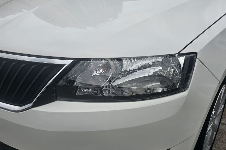 Skoda Rapid 2017 #23 Skoda Rapid 2017 car image #23