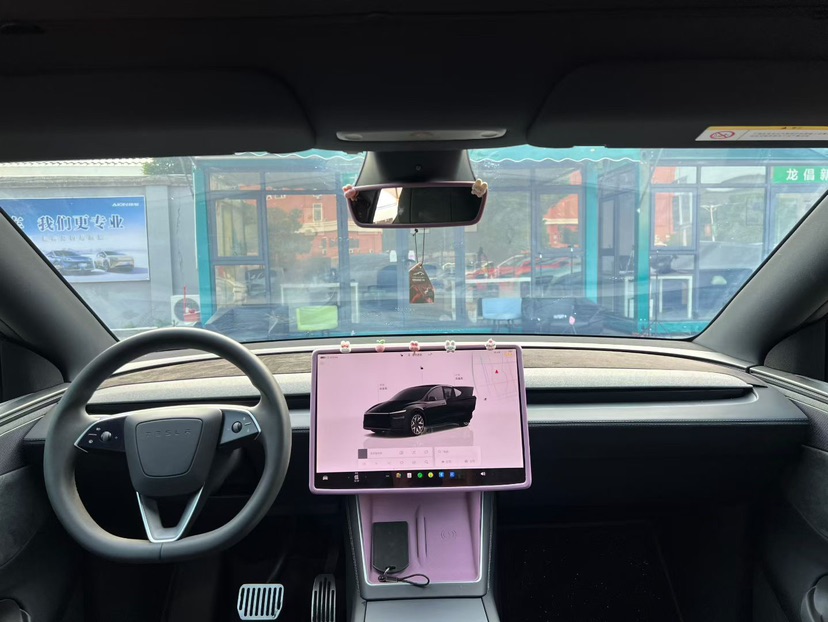 Tesla Model Y L 2025 #6 Tesla Model Y L 2025 car image #6