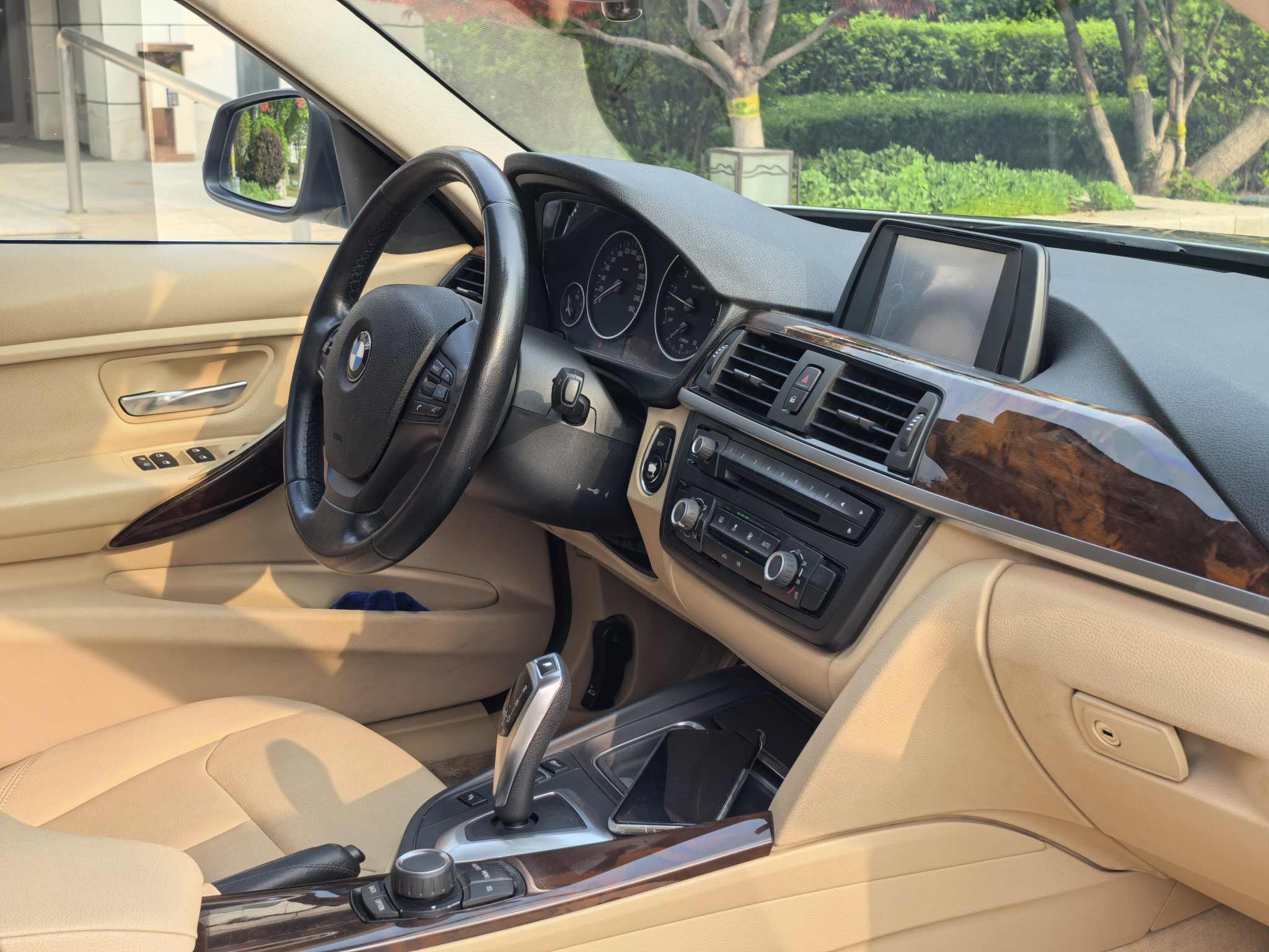 BMW 3 Series 2012 car image #8