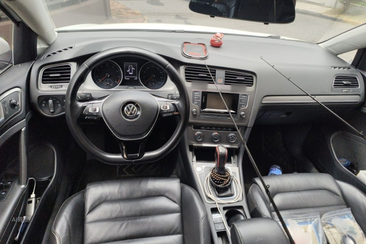 Volkswagen Golf 2016 car image #11