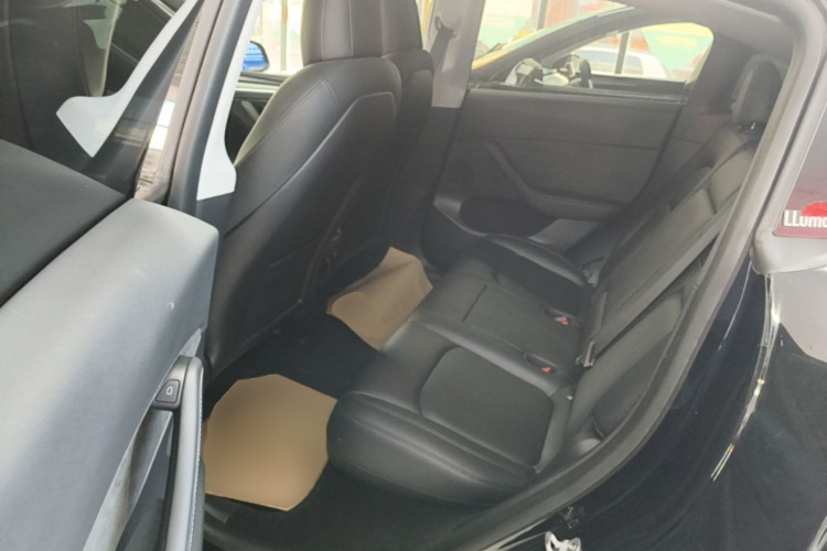 Tesla Model Y 2022 immagine di auto #17
