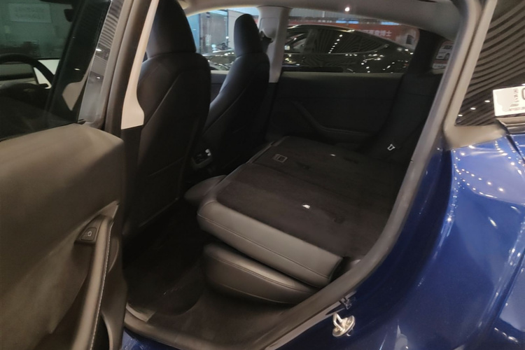 Tesla Model Y 2023 car image #17
