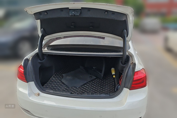 BMW 3 Series 2019 car image #21