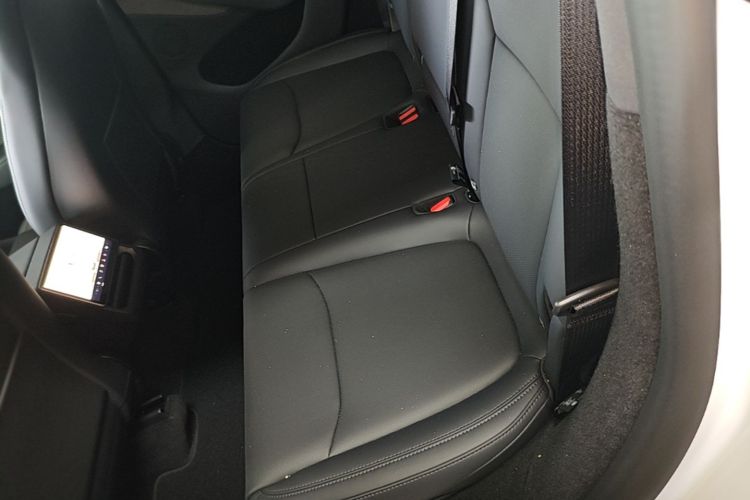 Tesla Model Y 2026 #17 Tesla Model Y 2026 car image #17