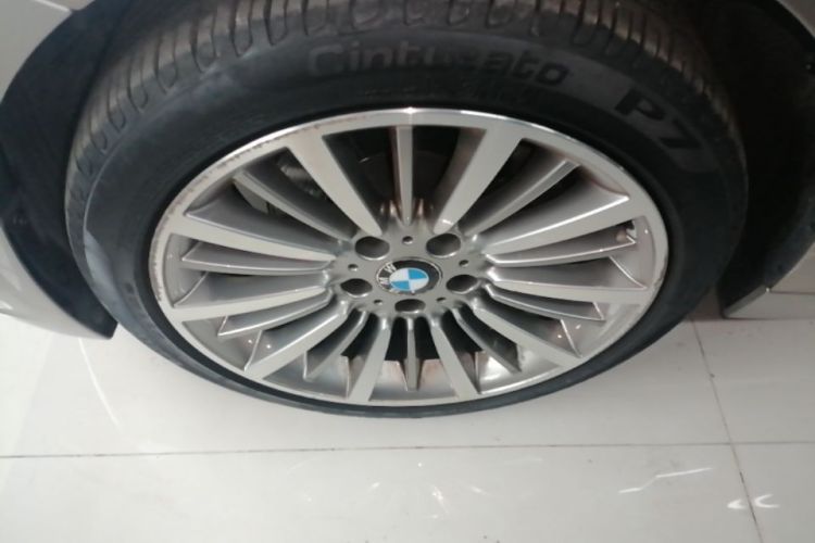 BMW 3 Series 2019 car image #9