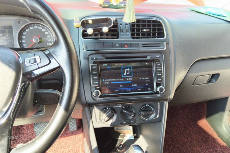 Volkswagen Polo 2016 car image #15