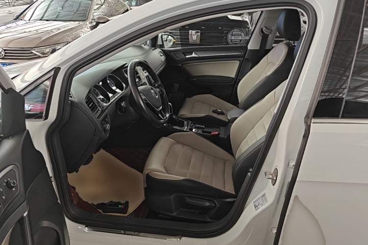 Volkswagen Golf 2017 car image #15
