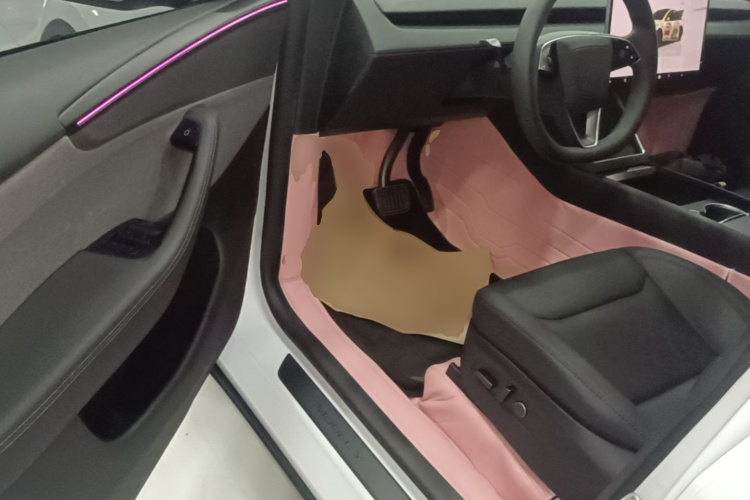 Tesla Model Y 2025 car image #16