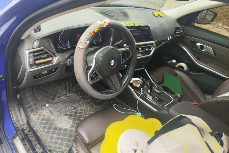 BMW 3 Series 2022 car image #12