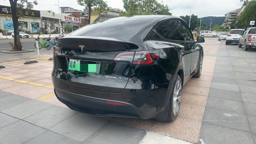 Tesla Model Y 2021 #4 Tesla Model Y 2021 car image #4