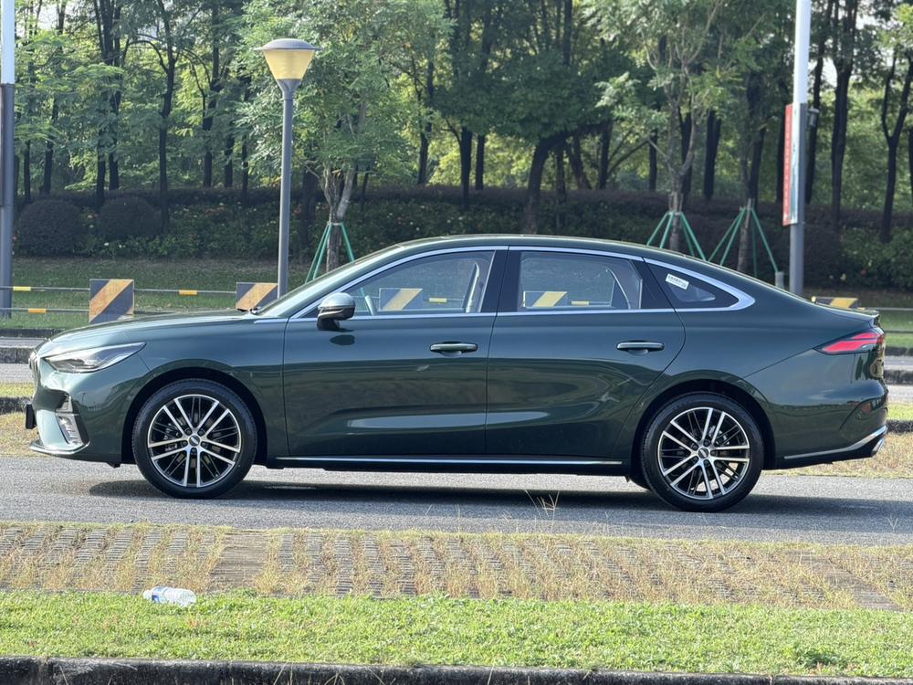 GEELY Emgrand 2025 #4 GEELY Emgrand 2025 car image #4